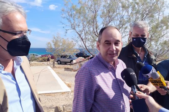 Στη Σητεία ο υπουργός Ναυτιλίας Γιάννης Πλακιωτάκης μετά τον σεισμό