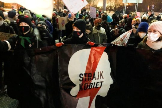 Στην «παρανομία» ή στο εξωτερικό χιλιάδες Πολωνές για εκτρώσεις 