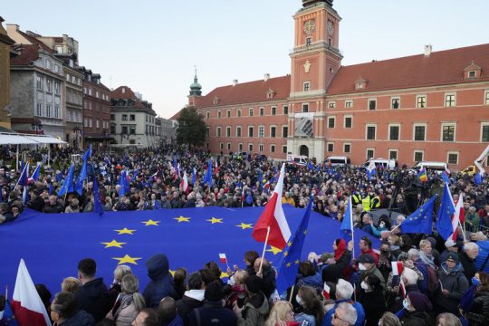 Οι Πολωνοί στον δρόμο ενάντια στο Polexit