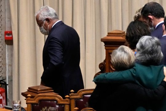 Καταψηφίστηκε ο προϋπολογισμός στην Πορτογαλία, ανοίγοντας τον δρόμο για εκλογές