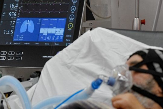 Covid: Διπλάσιος κίνδυνος μακρόχρονης παραμονής ή θανάτου σε ΜΕΘ για πολύ παχύσαρκους