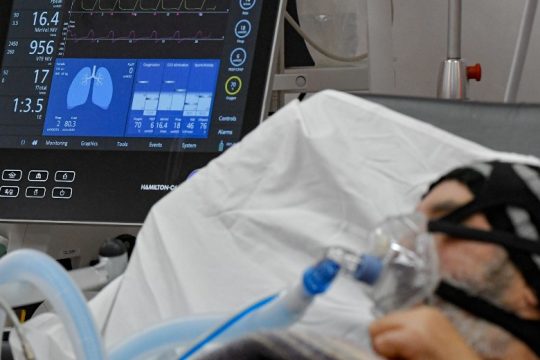 Πάνω από 4.000 νέα κρούσματα, αύξηση και στους διασωληνωμένους