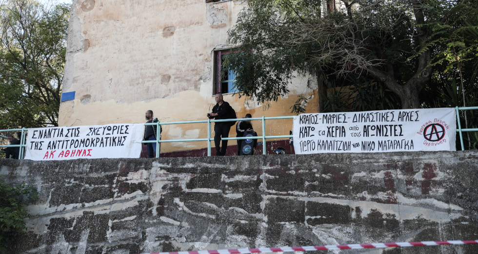 Δίκη μελών Ρουβίκωνα: Κατέρρευσε το κατηγορητήριο από την πρώτη ημέρα