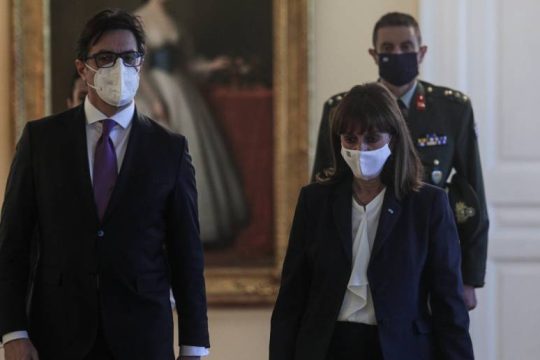 Με αιχμές για την κυβέρνηση η συνάντηση Σακελλαροπούλου-Πενταρόφσκι