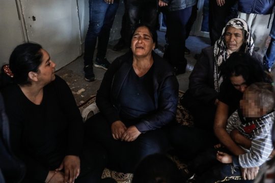 «Σαν γεννιέσαι μάνα στα 15 σου»