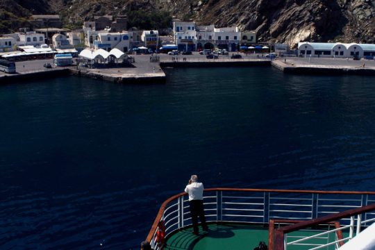 Υλικές ζημιές από την πρόσκρουση πλοίου στο λιμάνι της Σαντορίνης