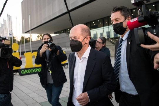 Αισιοδοξία για σχηματισμό κυβέρνησης μετά την πρώτη επαφή SPD, Πρασίνων και FDP
