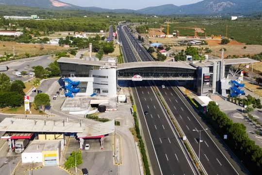 Σοβαρά επεισόδια μεταξύ οπαδών Παναθηναϊκού-Ολυμπιακού στη Μαλακάσα