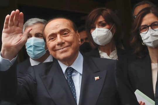 «Αθώος» ο Μπερλουσκόνι για τα «μπούνγκα-μπούνγκα» πάρτι