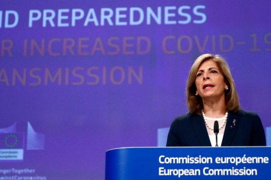 Covid-19: Αυξήσεις κρουσμάτων στην Ευρώπη, ελπίδα για τα φάρμακα