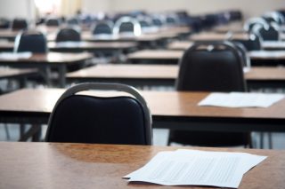 Απολύθηκε εκπαιδευτικός μετά από… δημοσκόπηση μαθητών!
