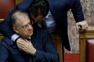 Οι τριάντα οκτώ σφαίρες της κυβέρνησης