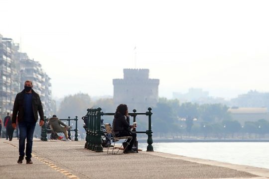 ΕΟΔΥ: 27 θάνατοι, στις 357 οι διασωληνώσεις