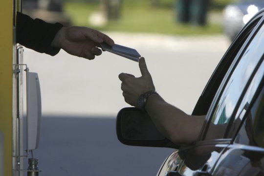 ΗΠΑ: Ανοίγουν οι «πύλες» για εμβολιασμένους ταξιδιώτες σε Μεξικό και Καναδά