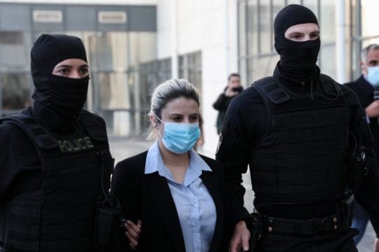 Επίθεση με βιτριόλι: Ομόφωνα ένοχη η 37χρονη – Κάθειρξη 15 ετών