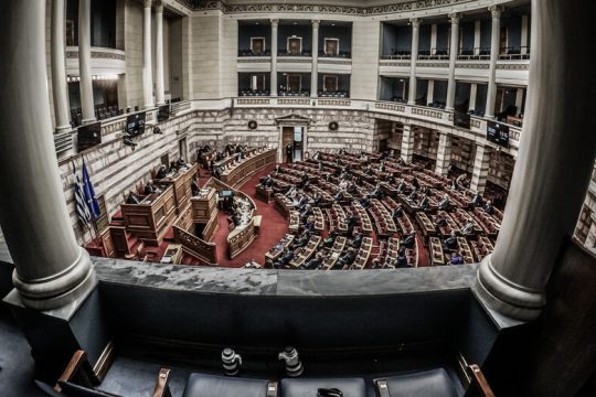 Επιχειρούν απόδραση με διπλή εξεταστική για ΜΜΕ και δημοσκοπήσεις