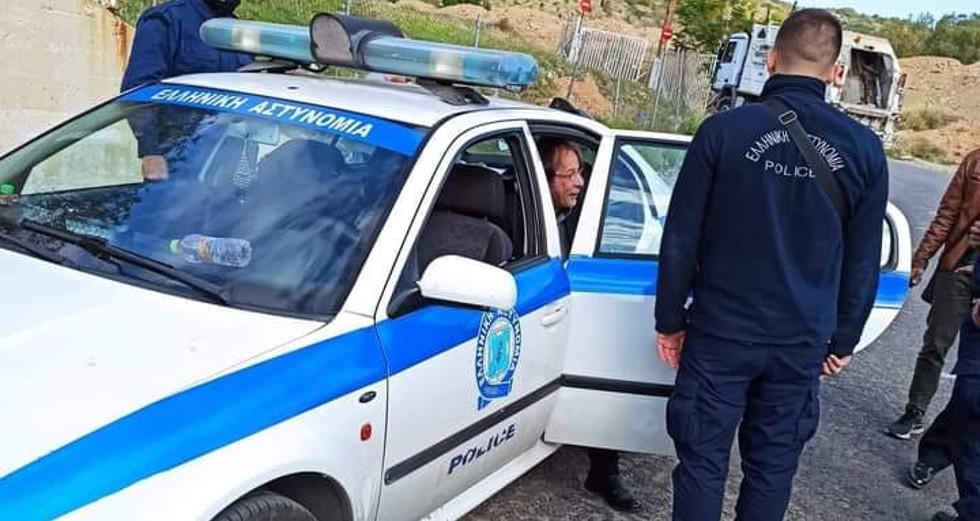 Οδήγησαν σε αστυνομικό τμήμα τον δήμαρχο Κερατσινίου-Δραπετσώνας