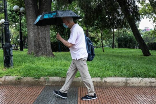 Υποχωρεί σταδιακά το Σάββατο ο «Μπάλλος» – Πού θα επιμείνουν οι βροχές