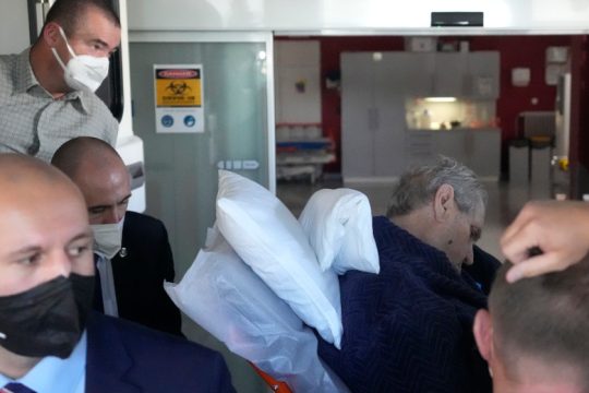 Οι Τσέχοι θέλουν να μάθουν τι έχει ο άρρωστος πρόεδρός τους