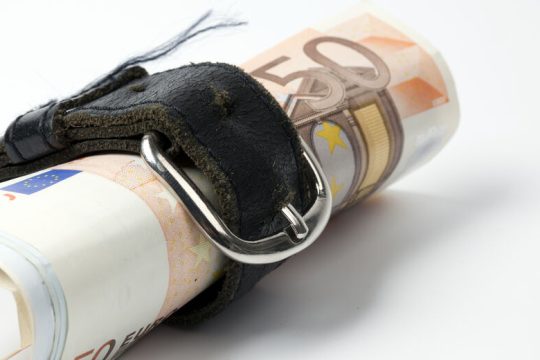 Ολική ανατροπή στην οικονομική πολιτική