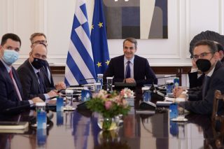 «Εγκώμιον» κυβερνήσεως Μητσοτάκη