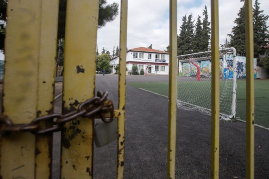 Η Ελλάδα της ψευδοροφής