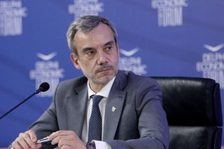 Παραποιούν το χθες, αγνοούν το σήμερα