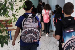 Αλμα κρουσμάτων και στα σχολεία, παρά τη μαγική εικόνα του υπ. Παιδείας