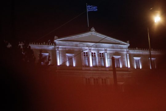 «Προεόρτια» αντιπαραθέσεων στη Βουλή