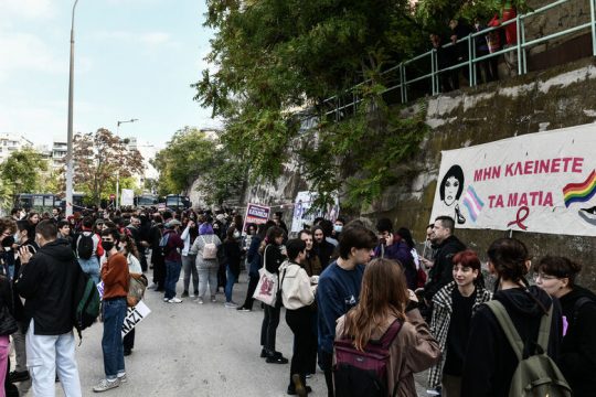 «Σταματήστε, θα τον σκοτώσετε…»