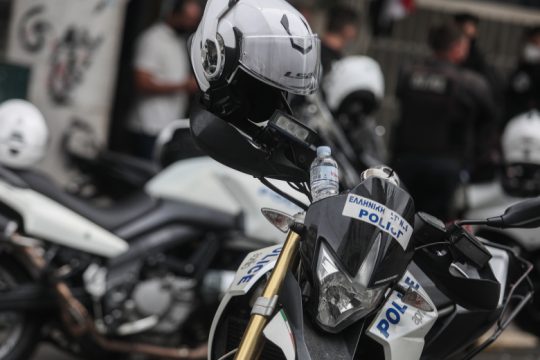 Δύο συλλήψεις για τις μολότοφ στην Τροχαία Πειραιά
