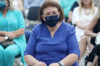 Η κυρία Μενδώνη της σιωπής