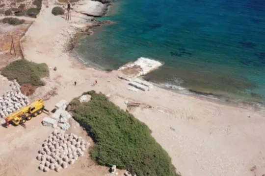Μετατρέπουν πανέμορφη παραλία σε λιμάνι απόβασης ανεμογεννητριών