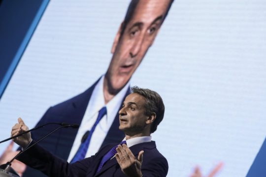 Η Δημοκρατία μας κάθε μέρα λιγοστεύει