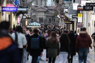 ΙΟΒΕ: Απαισιοδοξία καταναλωτών και αισιοδοξία επιχειρήσεων