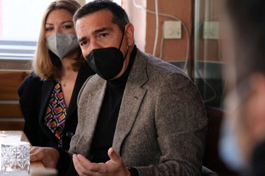 Σε «κλοιό Μητσοτάκη» η χώρα