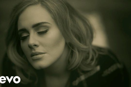 Η Adele επιστρέφει στα ζωντανά σόου