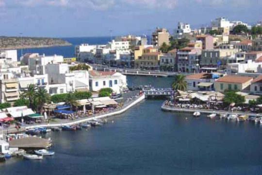 Νεκρός ανασύρθηκε άνδρας που έπεσε με το ΙΧ του στο λιμάνι του Αγίου Νικολάου