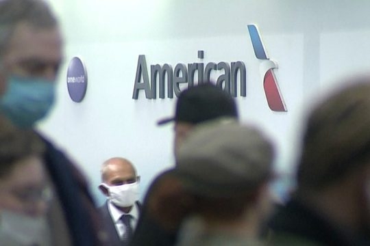 Ακυρώθηκαν εκατοντάδες πτήσεις της American Airlines ελλείψει πληρωμάτων καμπίνας