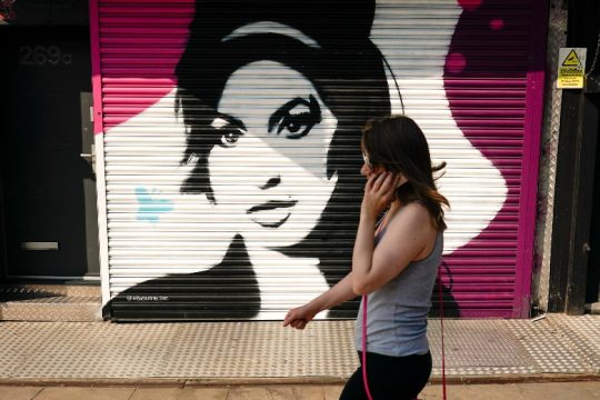 Σε δημοπρασία η γκαρνταρόμπα της Έιμι Γουαϊνχάουζ