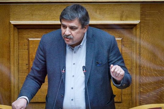 Ξανθός κατά Πλεύρη για τα κενά στο ΕΣΥ