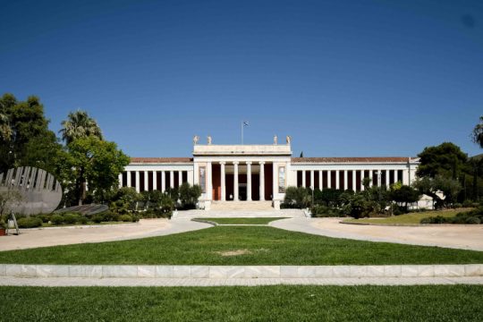 Εγκατέλειψαν βρέφος κοντά στο Αρχαιολογικό Μουσείο