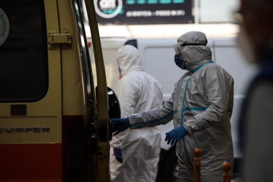Οι γιατροί και τα νοσοκομεία ξεπέρασαν τα όριά τους, η κυβέρνηση κωφεύει
