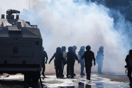 Σοκαριστικό βίντεο με τον τραυματισμό του πυροσβέστη