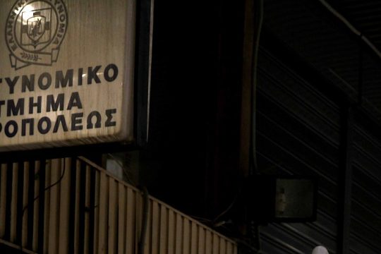 Επίθεση με μολότοφ στο Α.Τ. Ακρόπολης