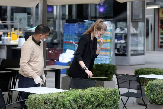 Σε ισχύ το λοκντάουν για μη εμβολιασμένους στην Αυστρία, αντίστοιχα μέτρα στο Βερολίνο