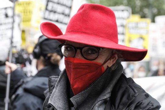 Εγκαταλείπει την Ελλάδα η Ολλανδή δημοσιογράφος
