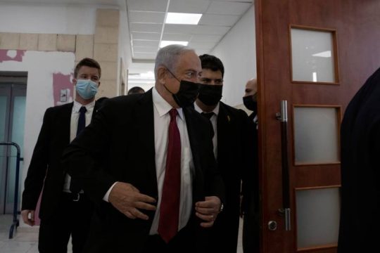 Πρώην εκπρόσωπος του Νετανιάχου καταθέτει εναντίον του σε δίκη για διαφθορά