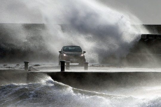 Δύο νεκροί εξαιτίας της καταιγίδας «Άργουεν» στη Βρετανία