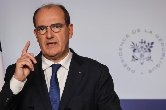 Θετικός στον κορονοϊό ο Γάλλος πρωθυπουργός